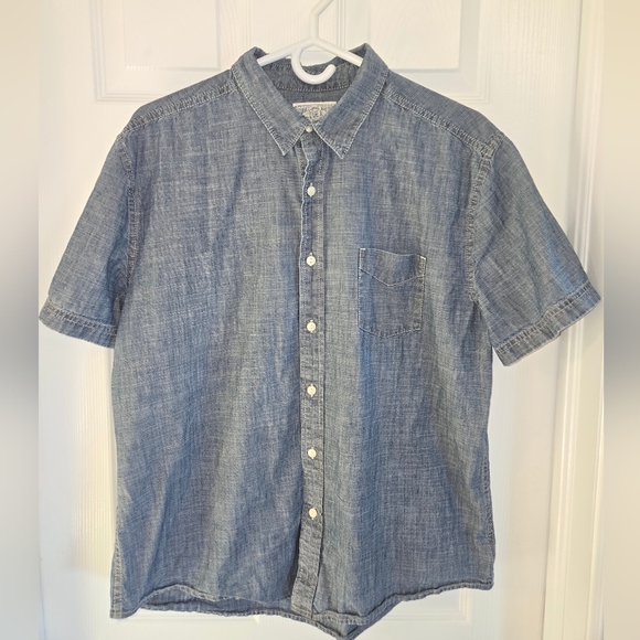 (L) Lucky chambray button up short sleeved top - Picture 1 of 6